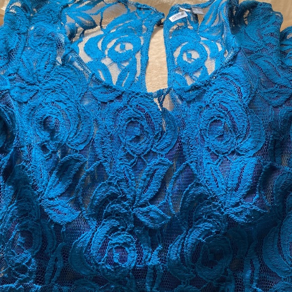 Gorgeous Lace Peplum Top Size S - Picture 6 of 6
